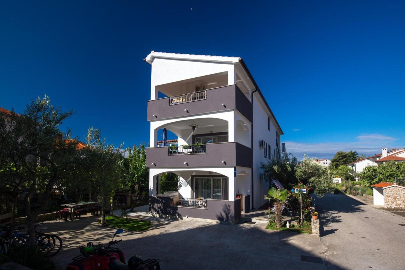 Charming Apartments Dodo Krk Town Bagian luar foto